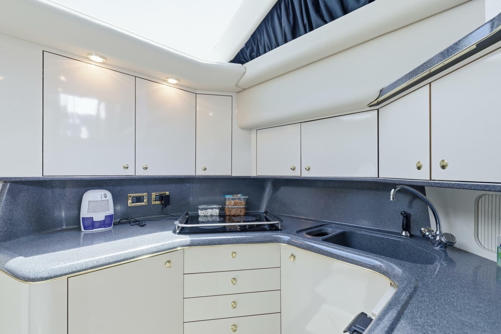 1997 Sea Ray 370 Aft Cabin - Photo 31