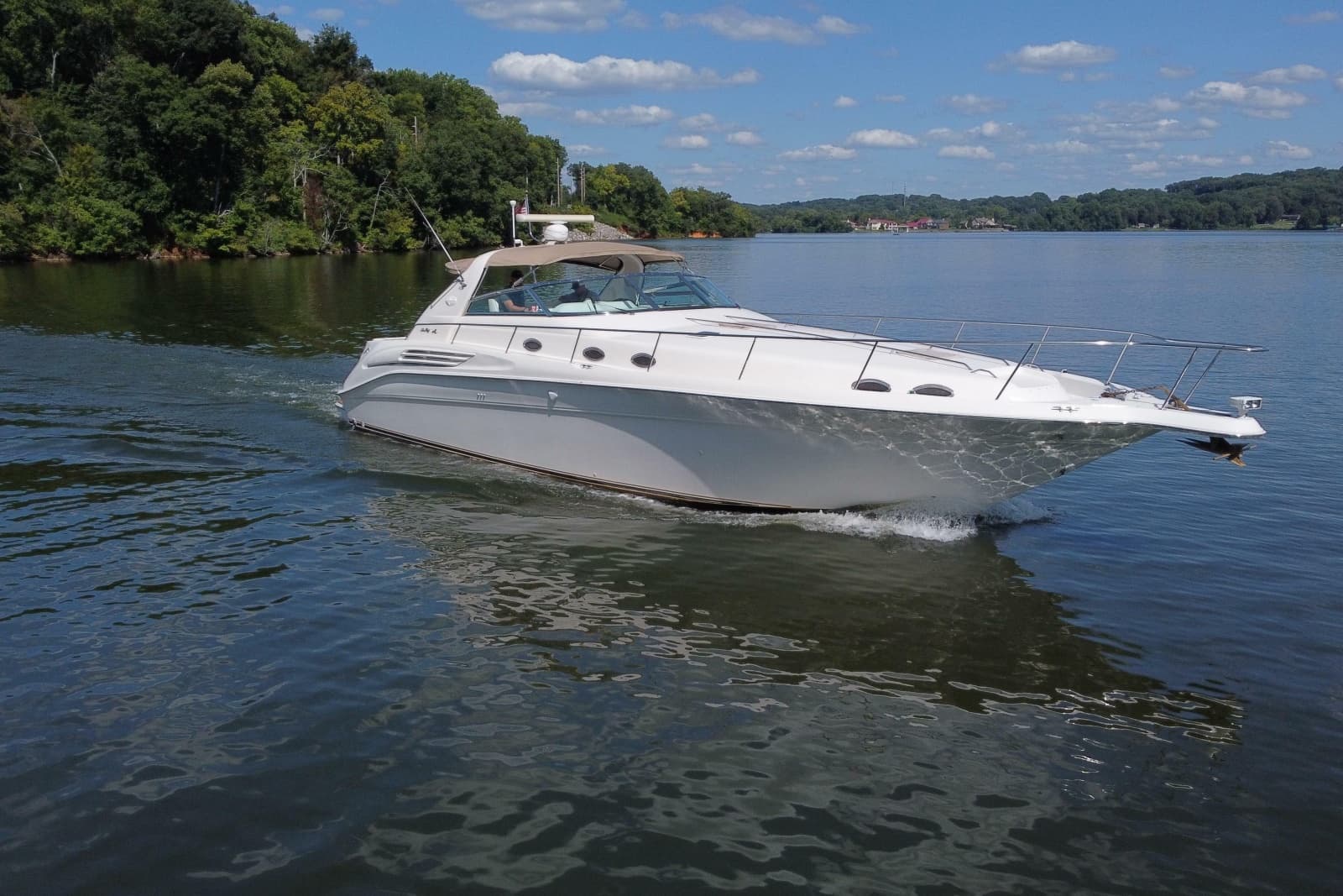 1997 Sea Ray 450 Sundancer - Photo 2