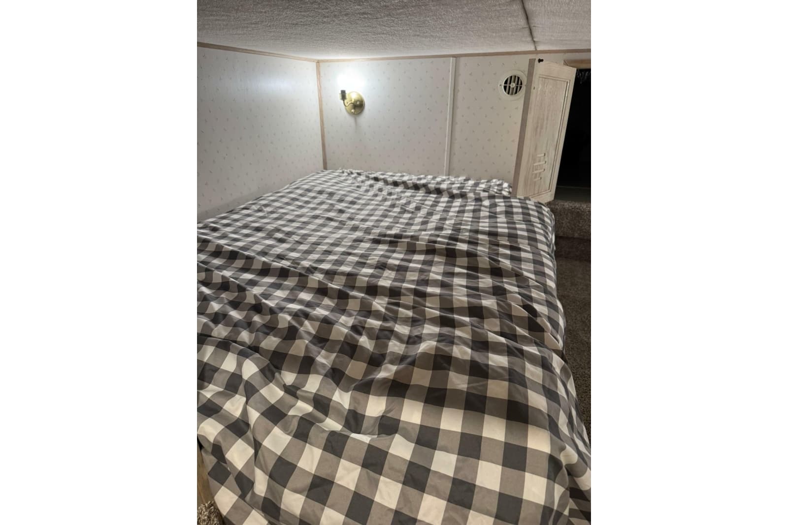 1996 Gibson 50 Cabin Yacht - Photo 33