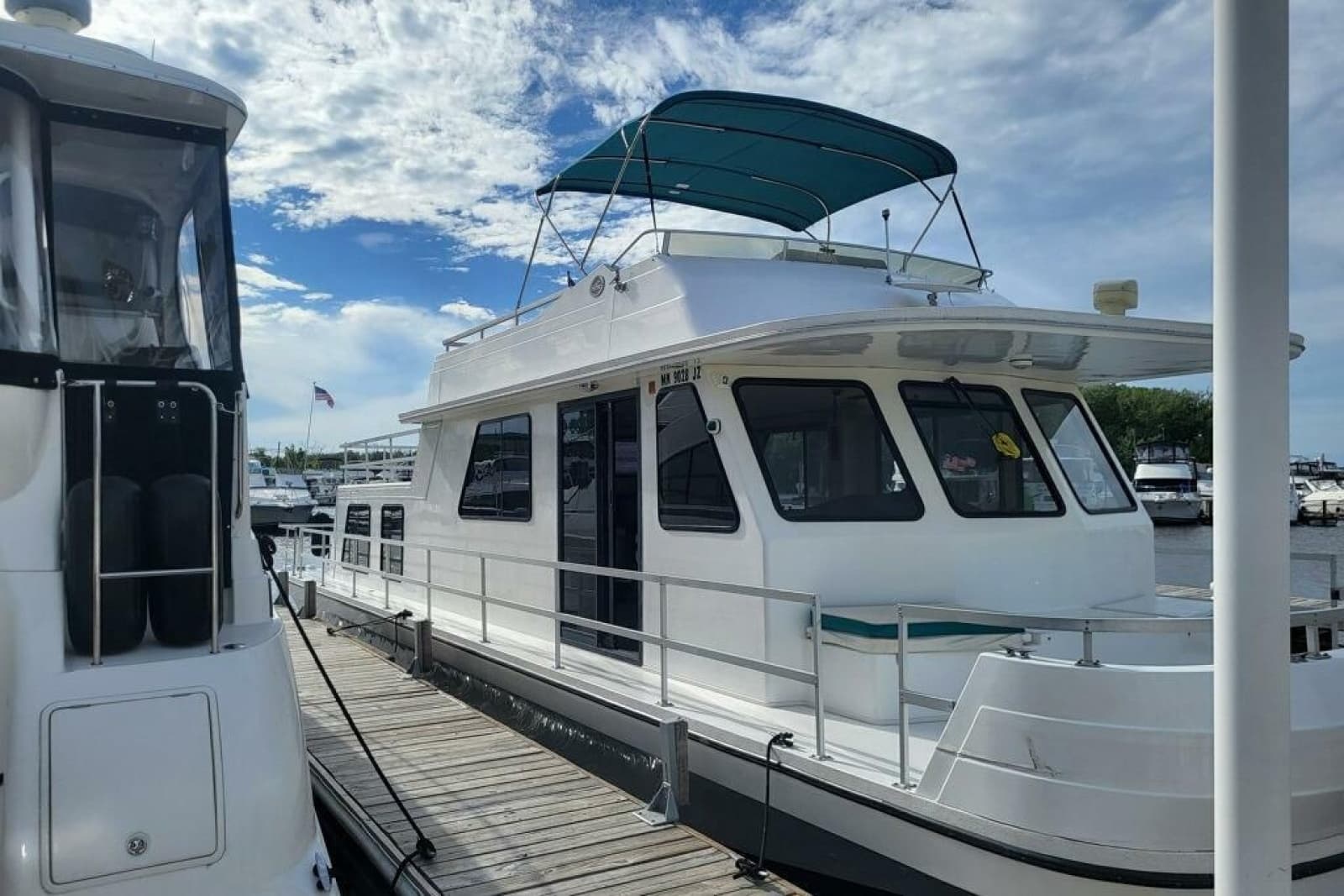 1996 Gibson 50 Cabin Yacht - Photo 2