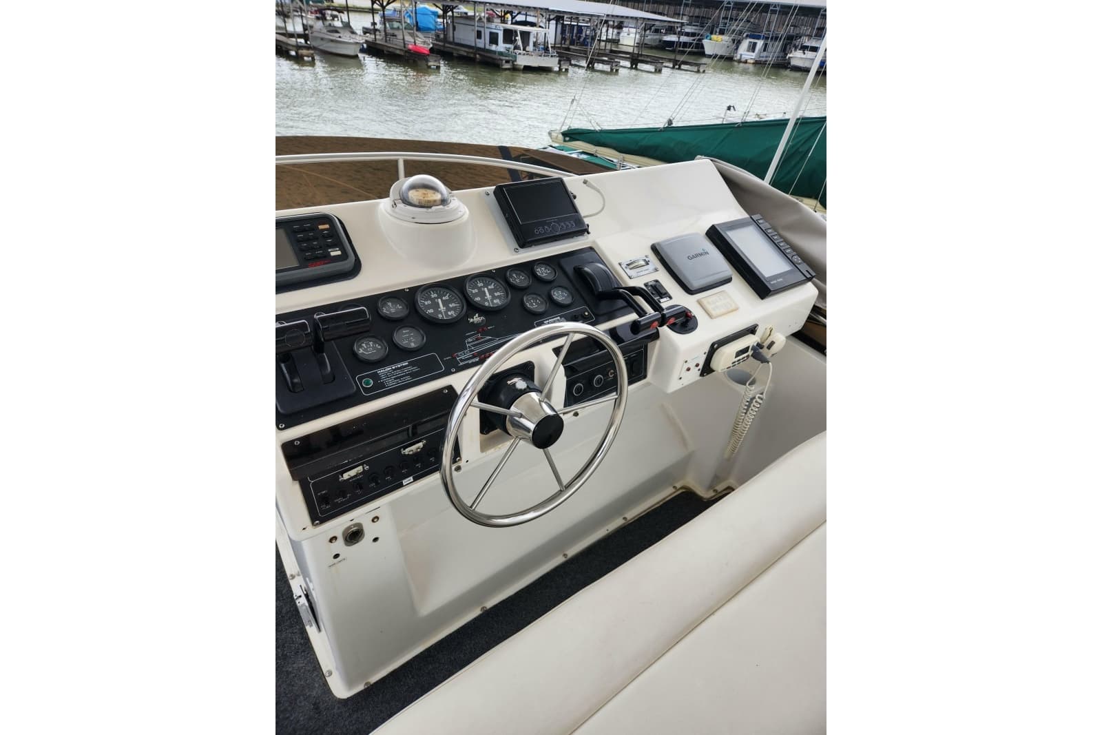 1996 Silverton 34 Motor Yacht - Photo 12