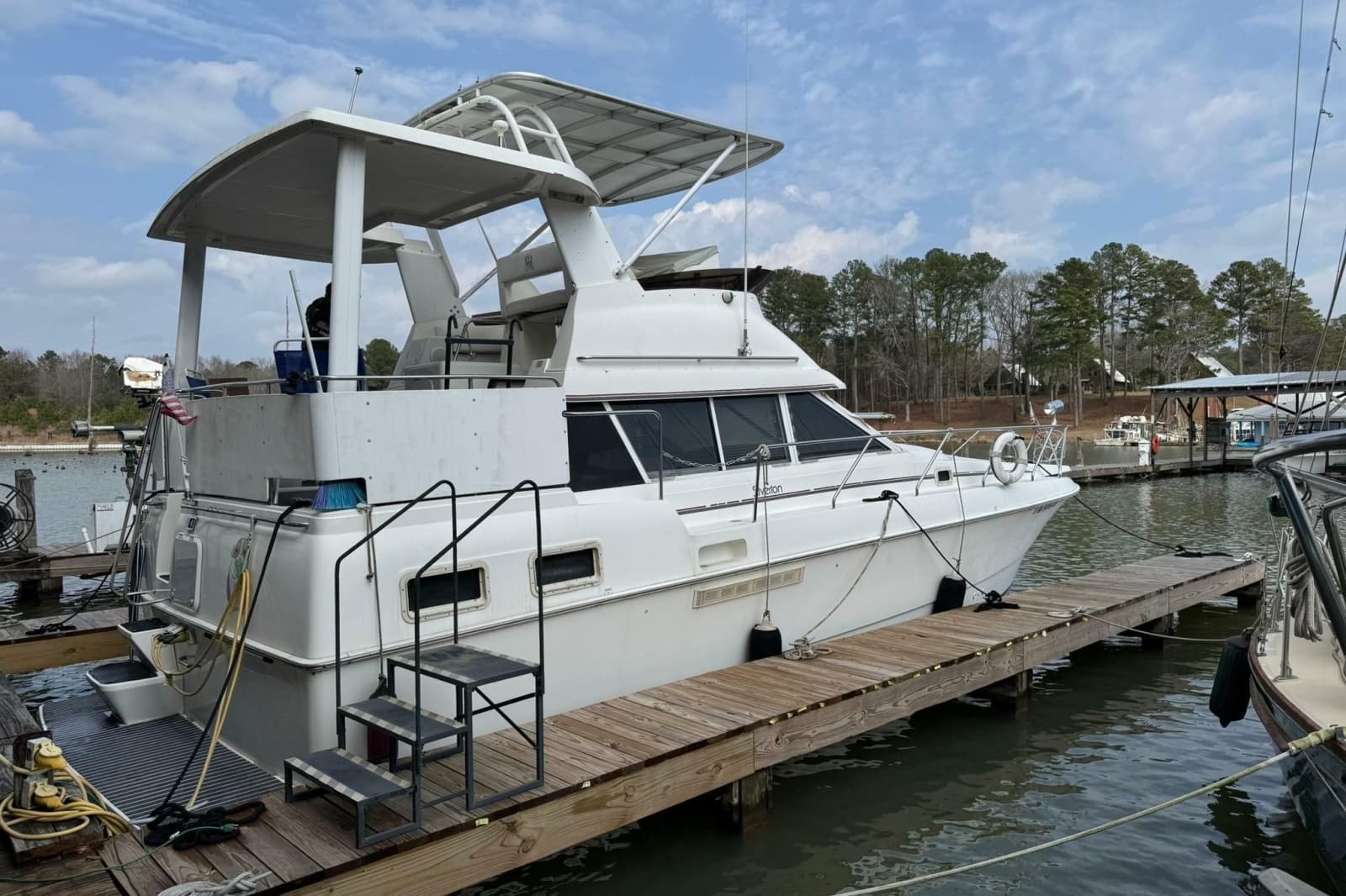 1996 Silverton 34 Motor Yacht - Photo 2