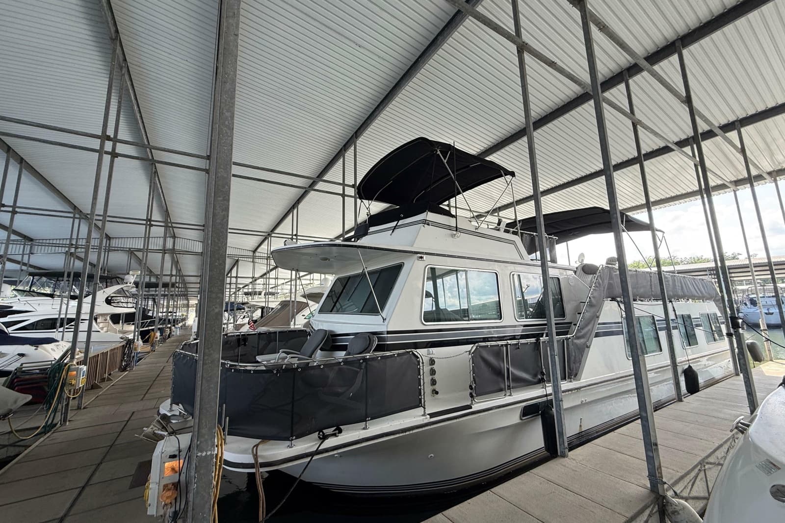 1995 Harbor Master 52 Wide Body - Photo 2