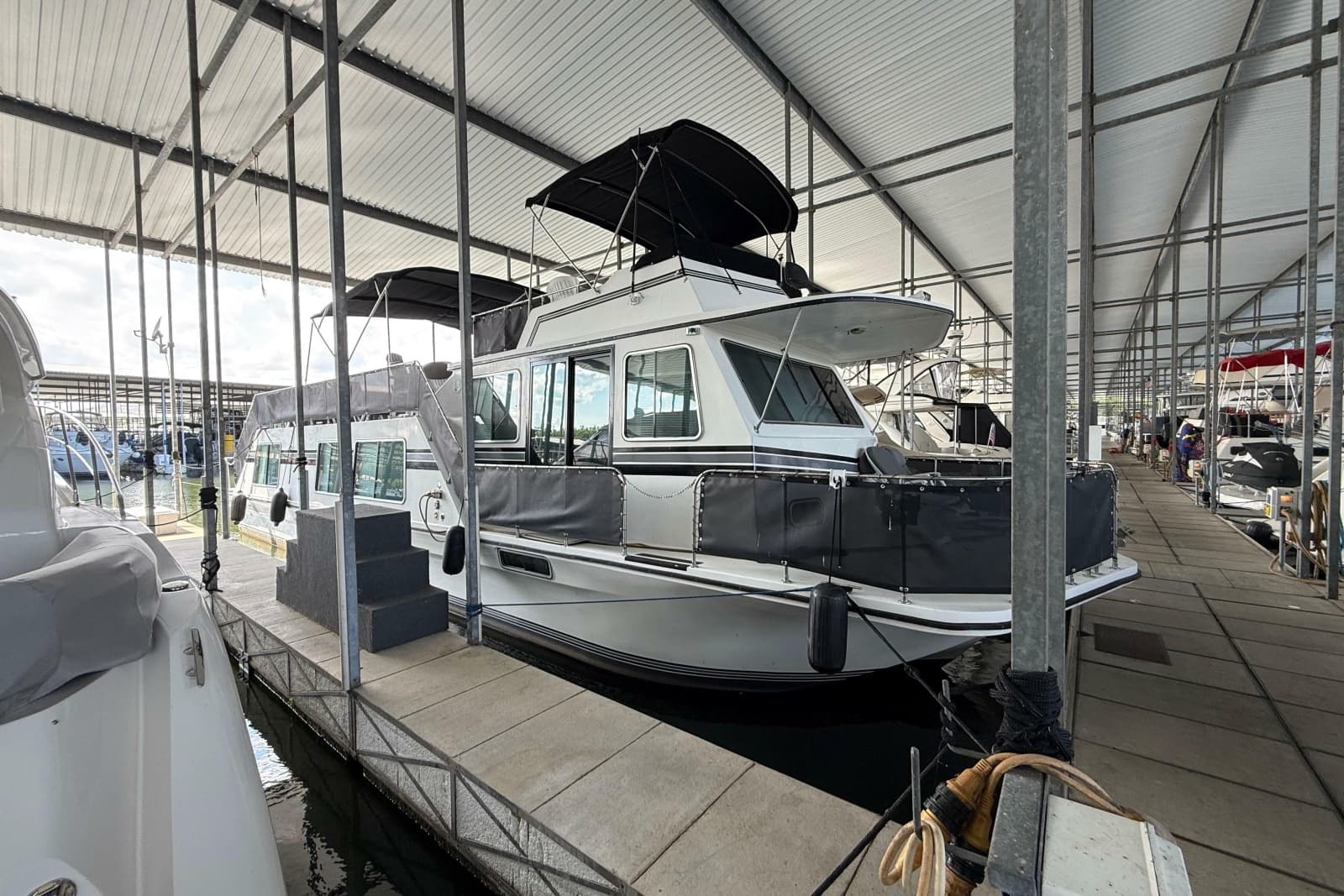 1995 Harbor Master 52 Wide Body - Photo 1