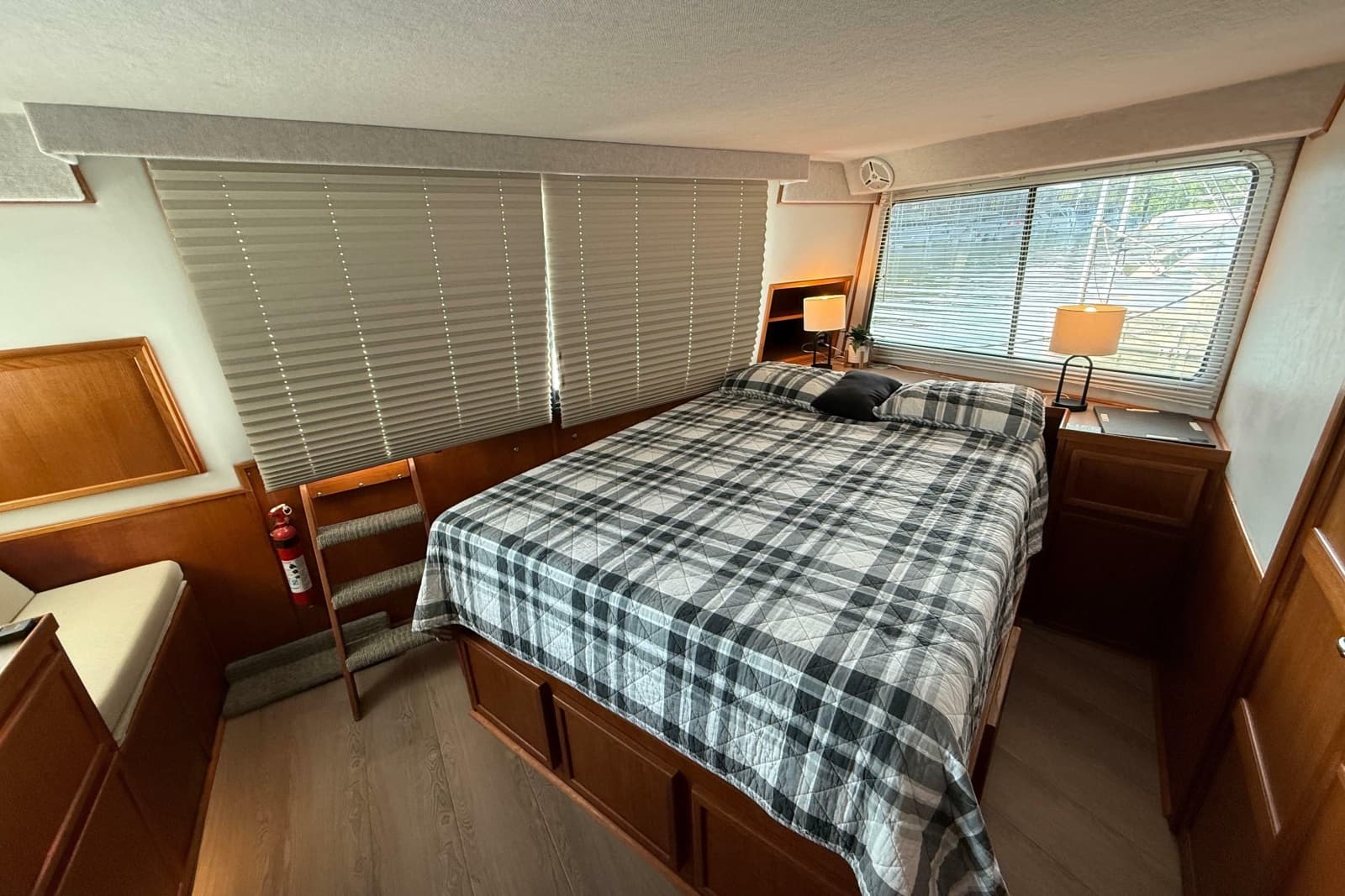 1995 Harbor Master 52 Wide Body - Photo 18