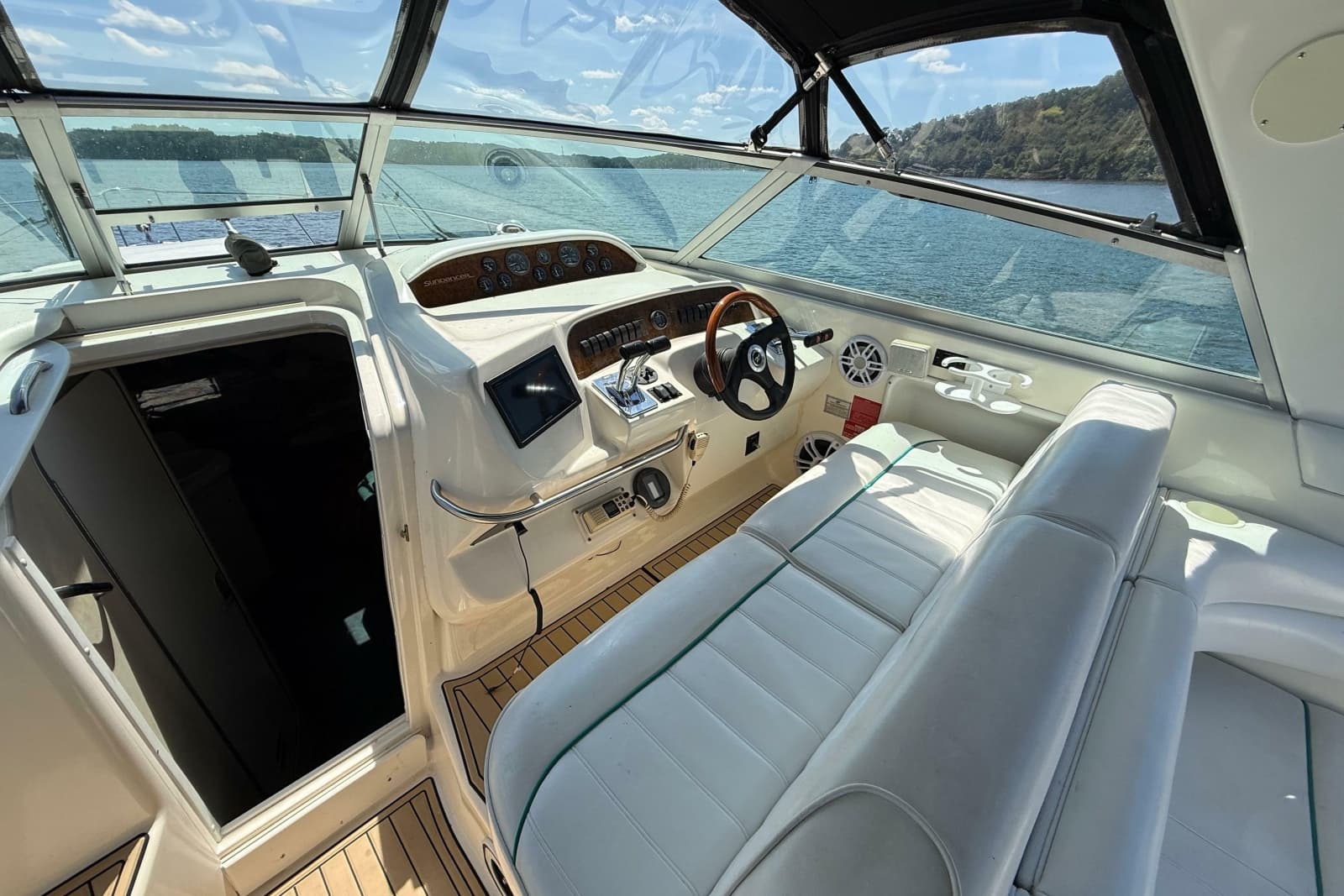 1995 Sea Ray Sundancer 330 - Photo 10