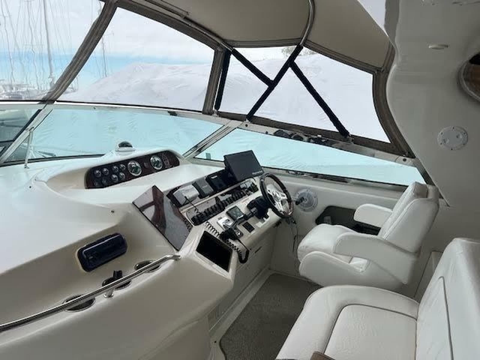 1995 Sea Ray 450 Sundancer - Photo 3
