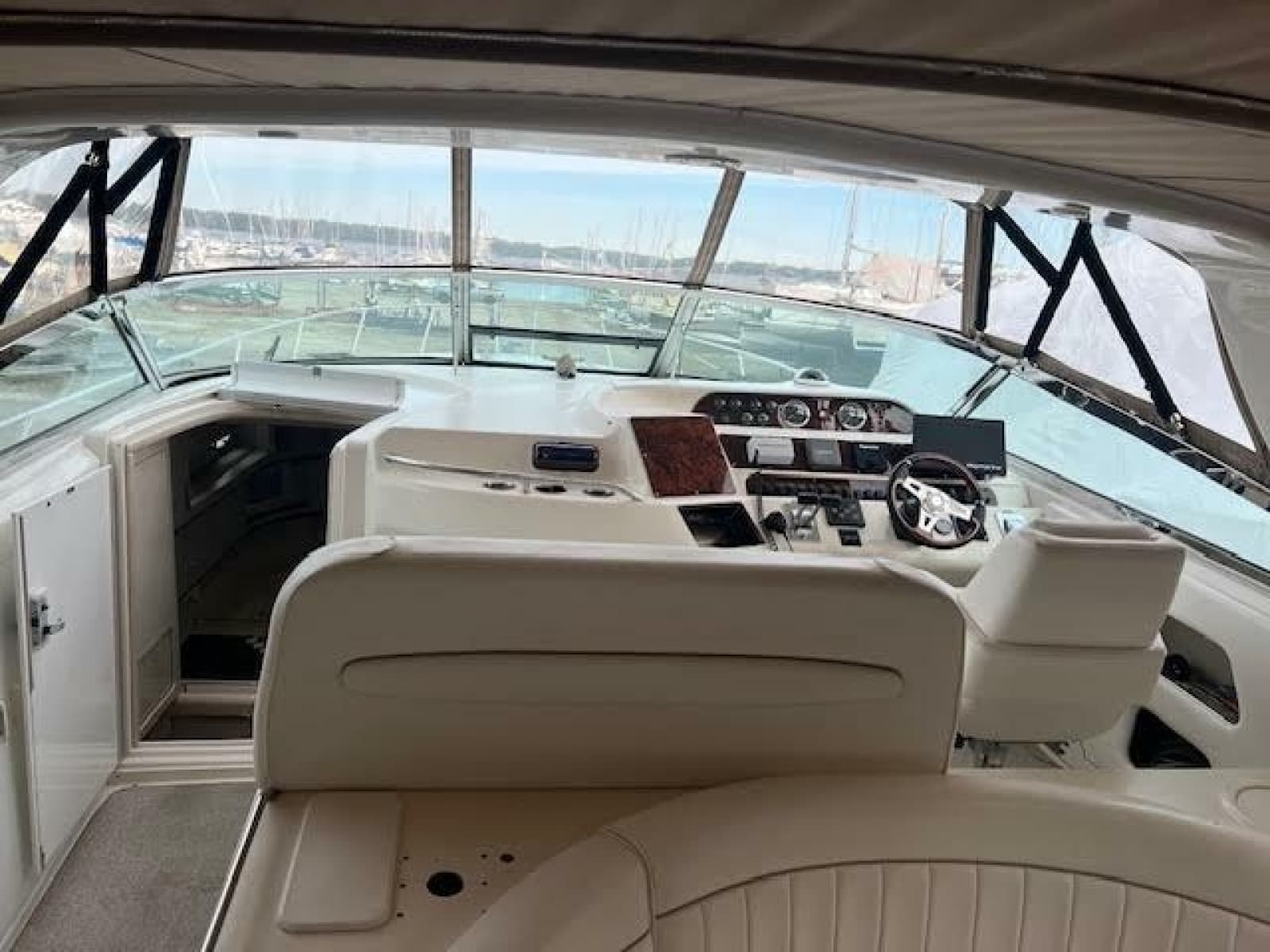 1995 Sea Ray 450 Sundancer - Photo 9
