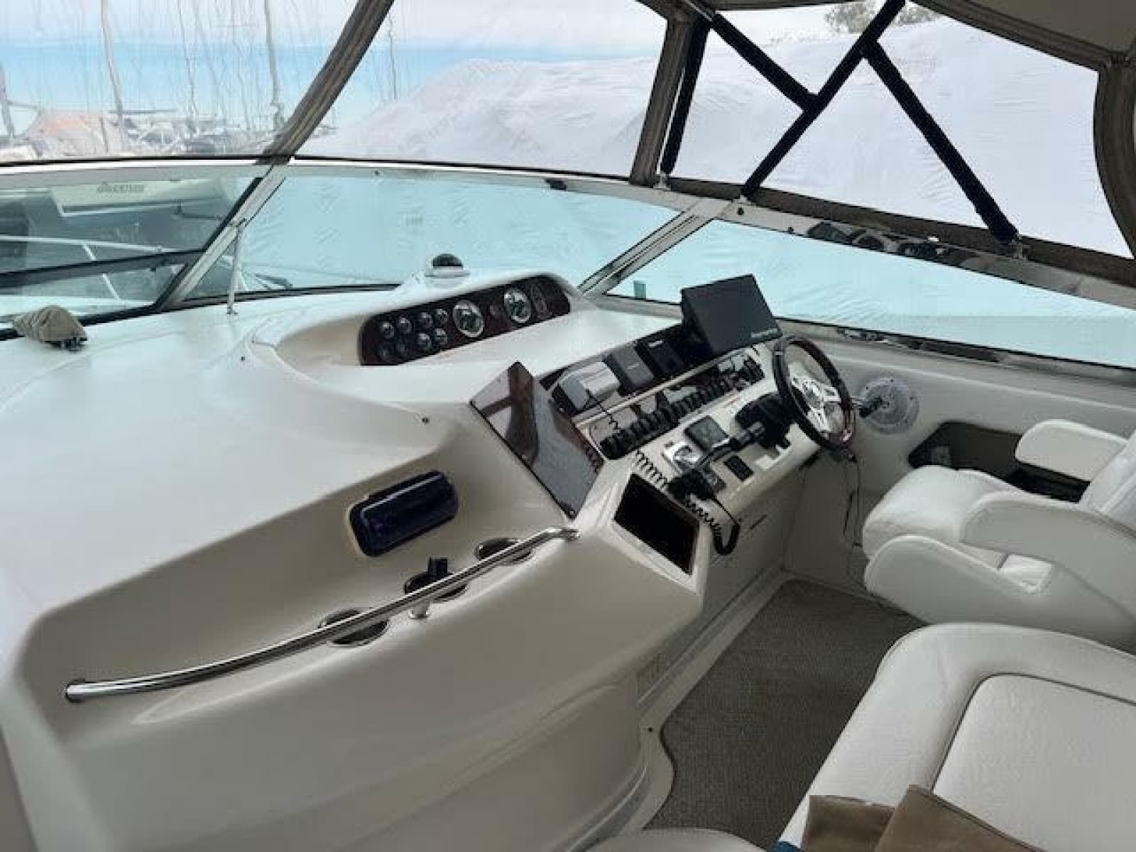 1995 Sea Ray 450 Sundancer - Photo 4