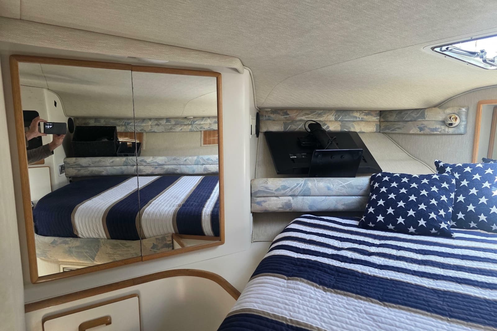 1994 Sea Ray 370 Express Cruiser - Photo 17