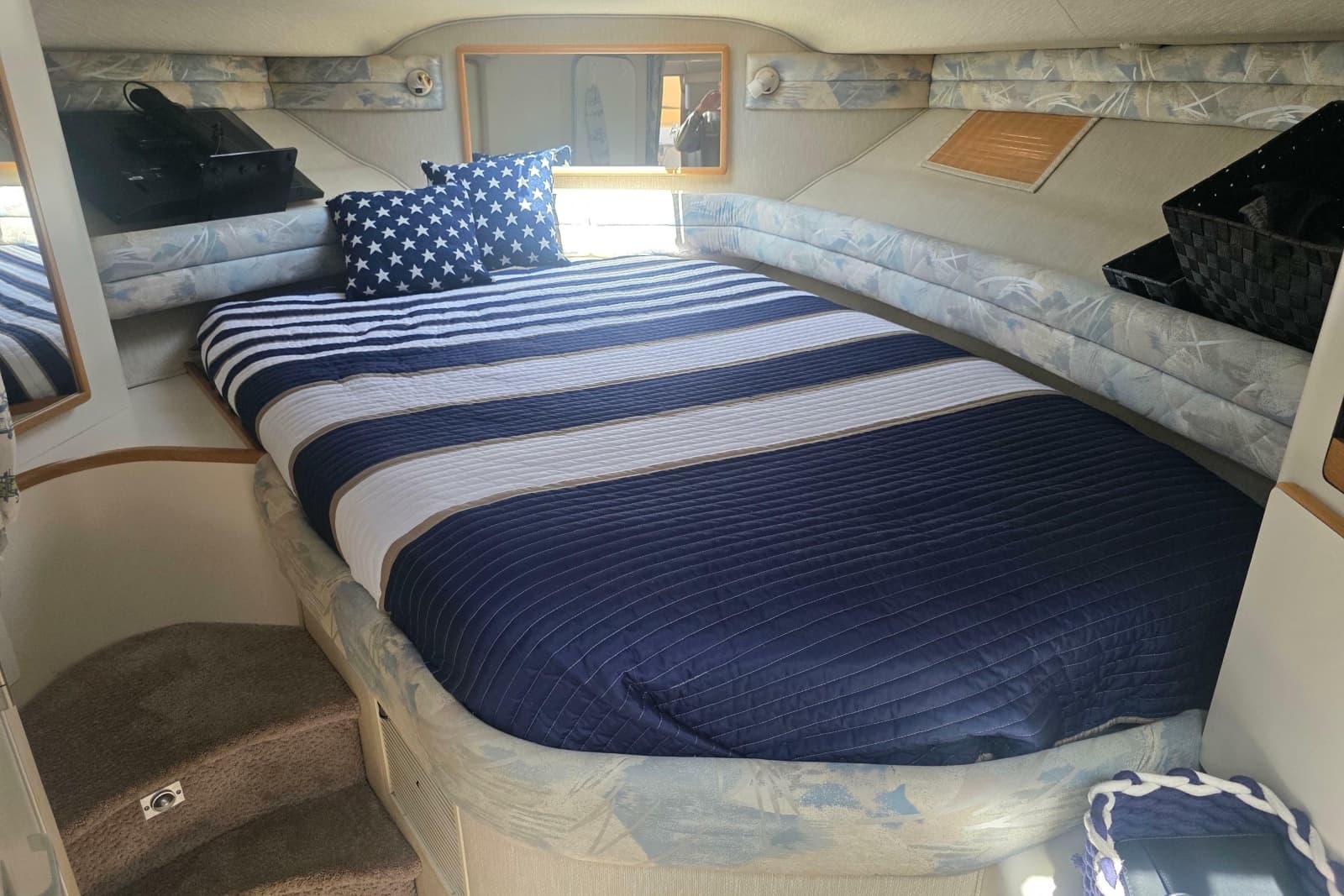 1994 Sea Ray 370 Express Cruiser - Photo 16