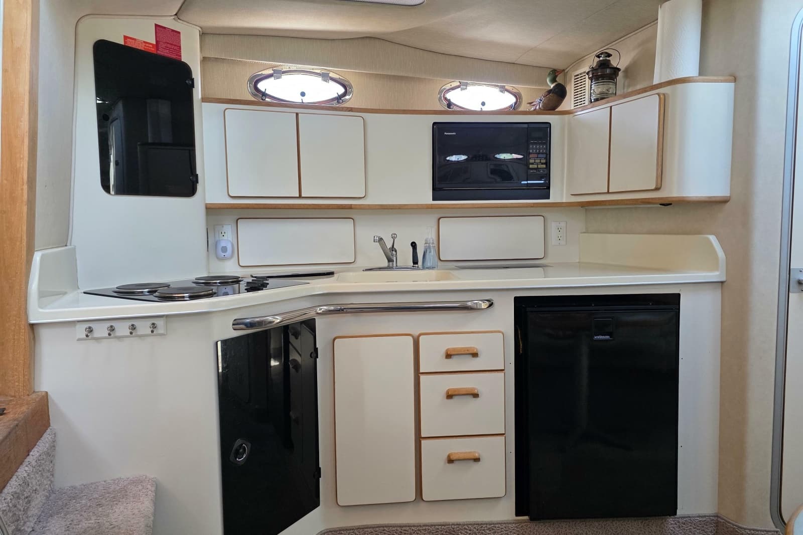 1994 Sea Ray 370 Express Cruiser - Photo 24