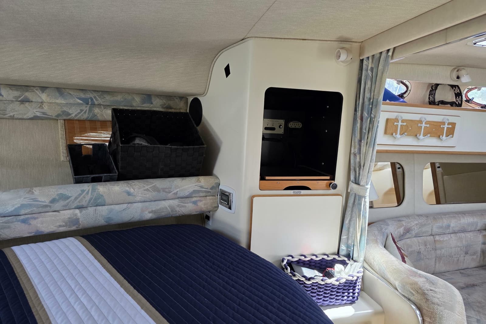 1994 Sea Ray 370 Express Cruiser - Photo 15