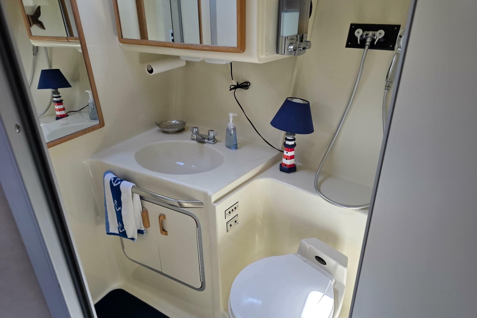 1994 Sea Ray 370 Express Cruiser - Photo 19