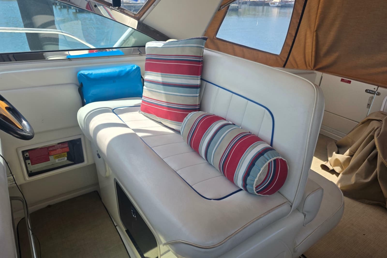 1994 Sea Ray 370 Express Cruiser - Photo 8