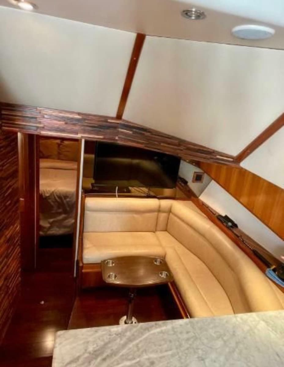 1994 Viking 38 Convertible - Photo 4