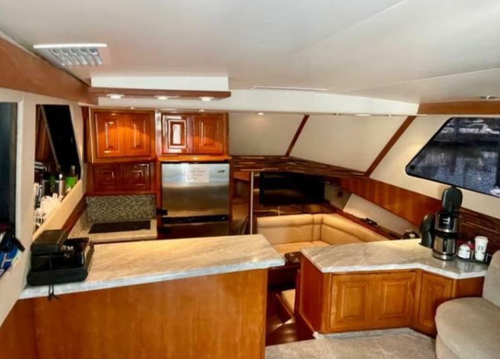 1994 Viking 38 Convertible - Photo 2
