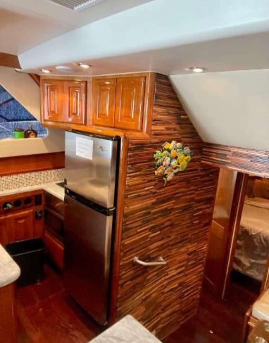 1994 Viking 38 Convertible - Photo 5