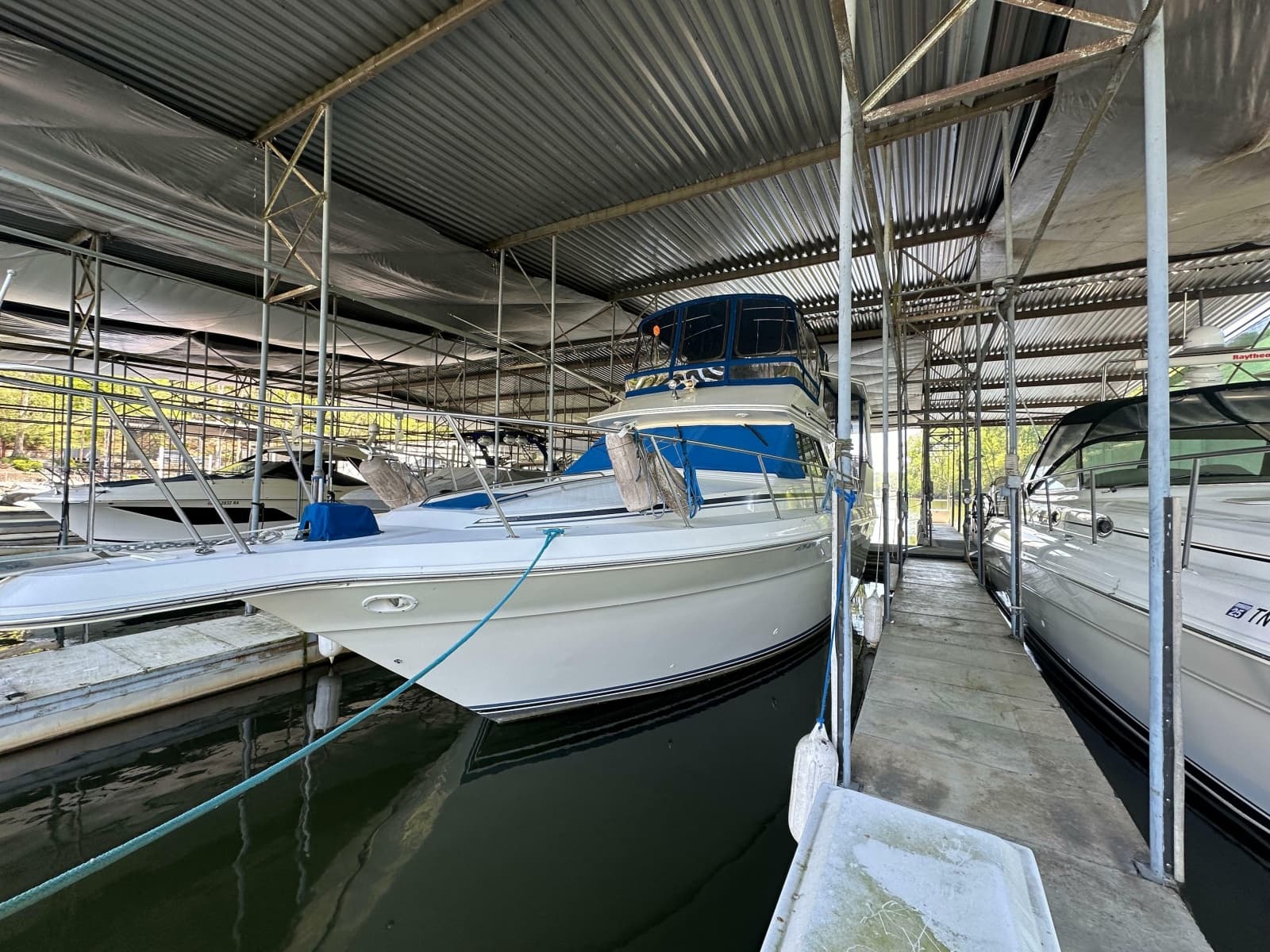 1991 Sea Ray 380 Aft Cabin - Photo 2