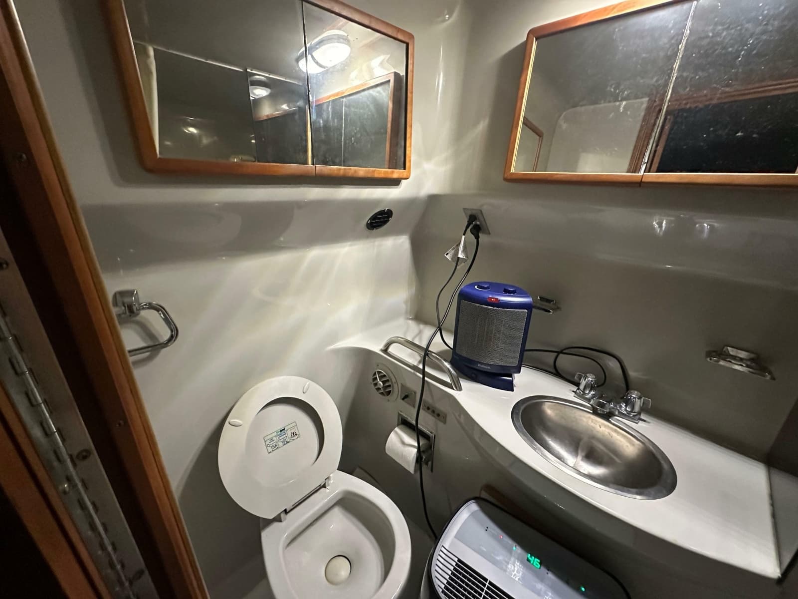 1991 Sea Ray 380 Aft Cabin - Photo 16