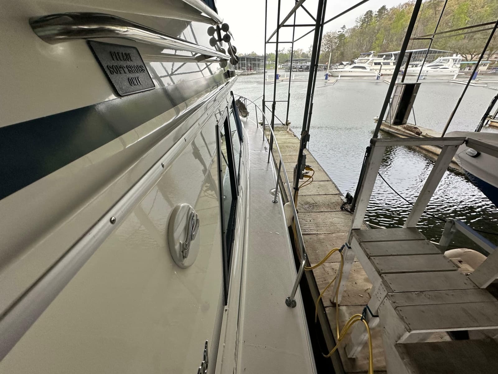 1991 Sea Ray 380 Aft Cabin - Photo 17
