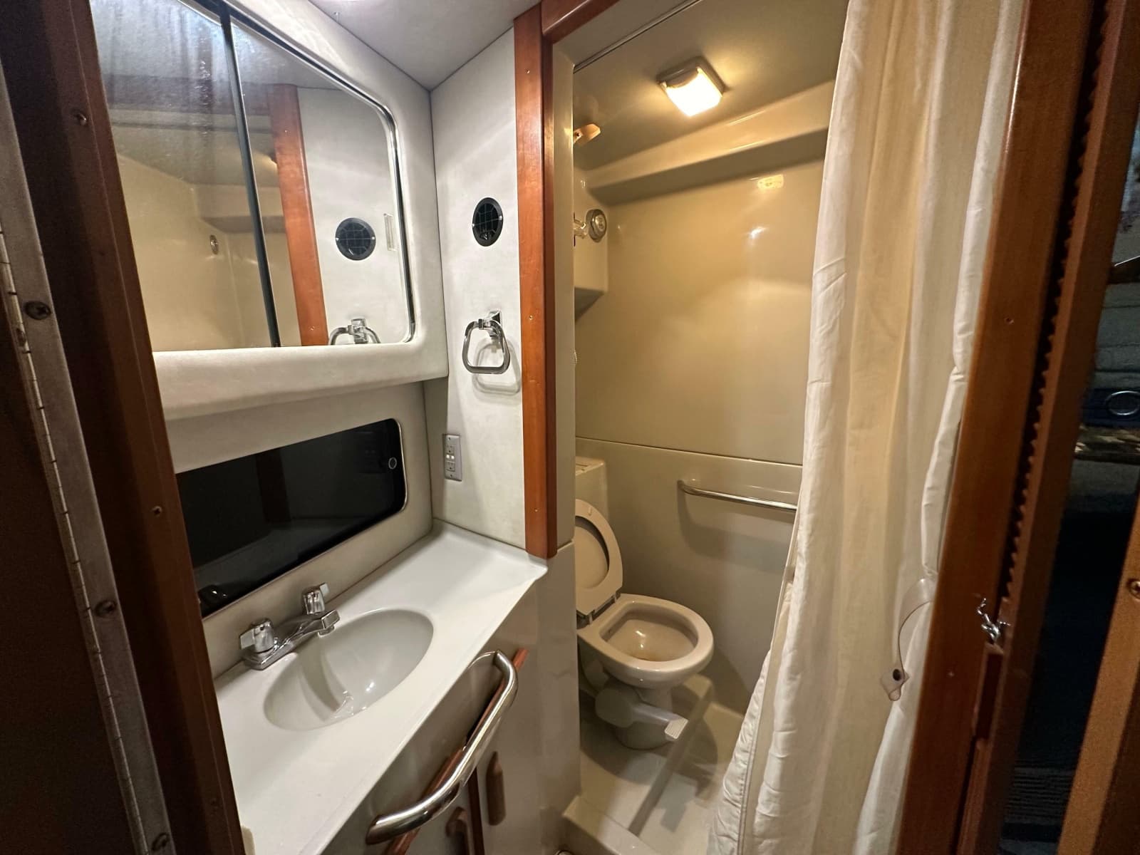 1991 Sea Ray 380 Aft Cabin - Photo 8