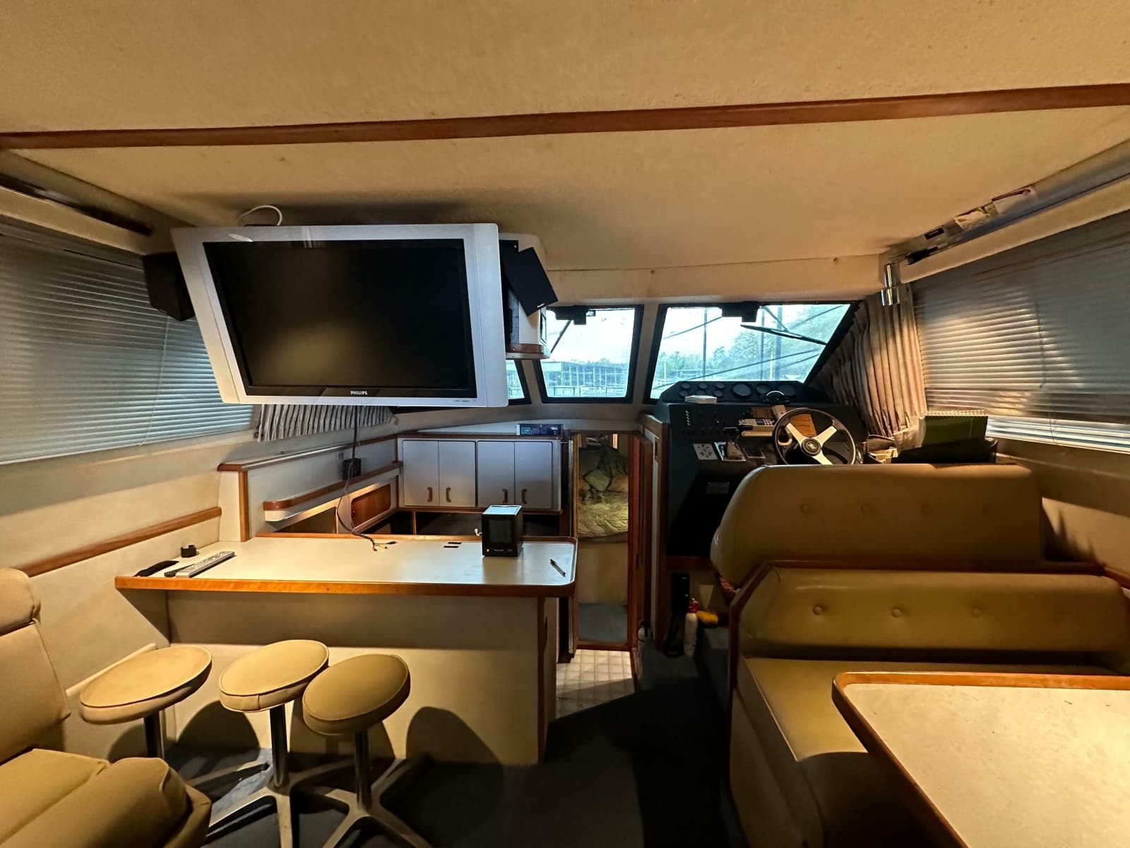 1991 Sea Ray 380 Aft Cabin - Photo 11