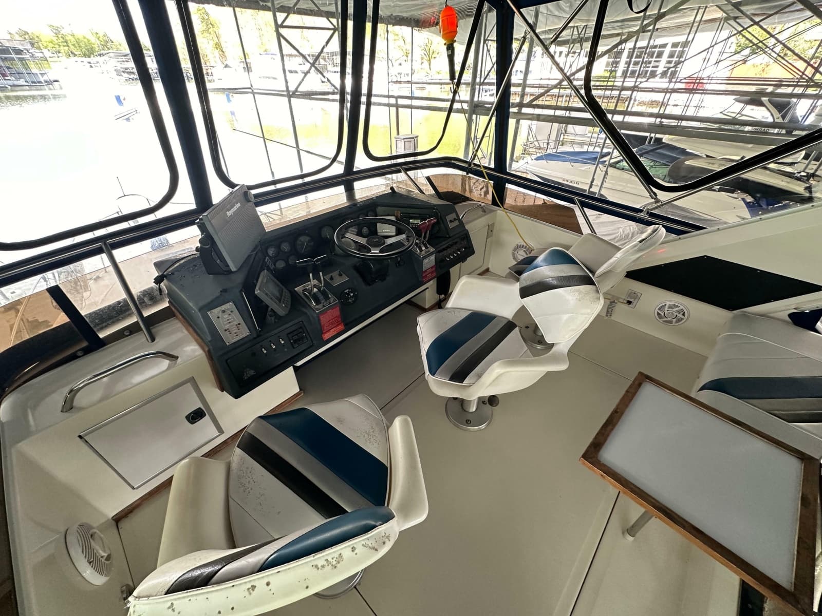 1991 Sea Ray 380 Aft Cabin - Photo 4