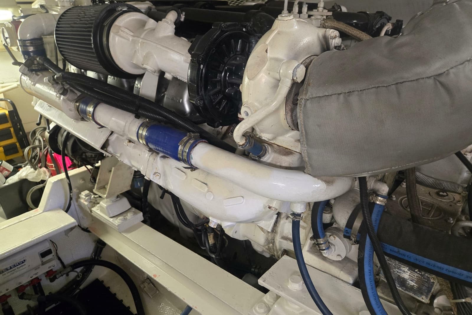 1990 Viking 53 Convertible - Photo 32