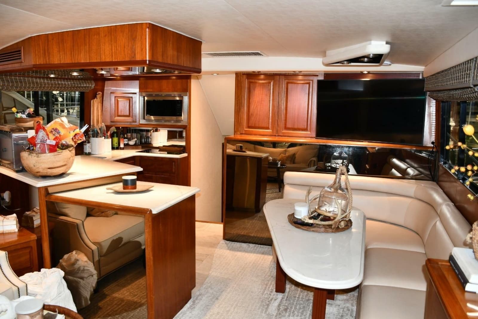 1990 Viking 53 Convertible - Photo 7