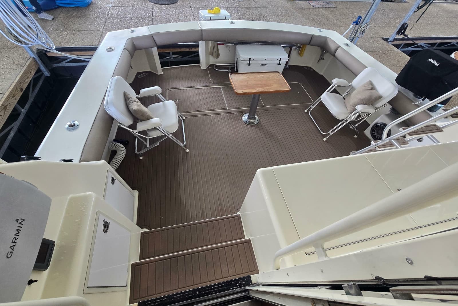 1990 Viking 53 Convertible - Photo 23