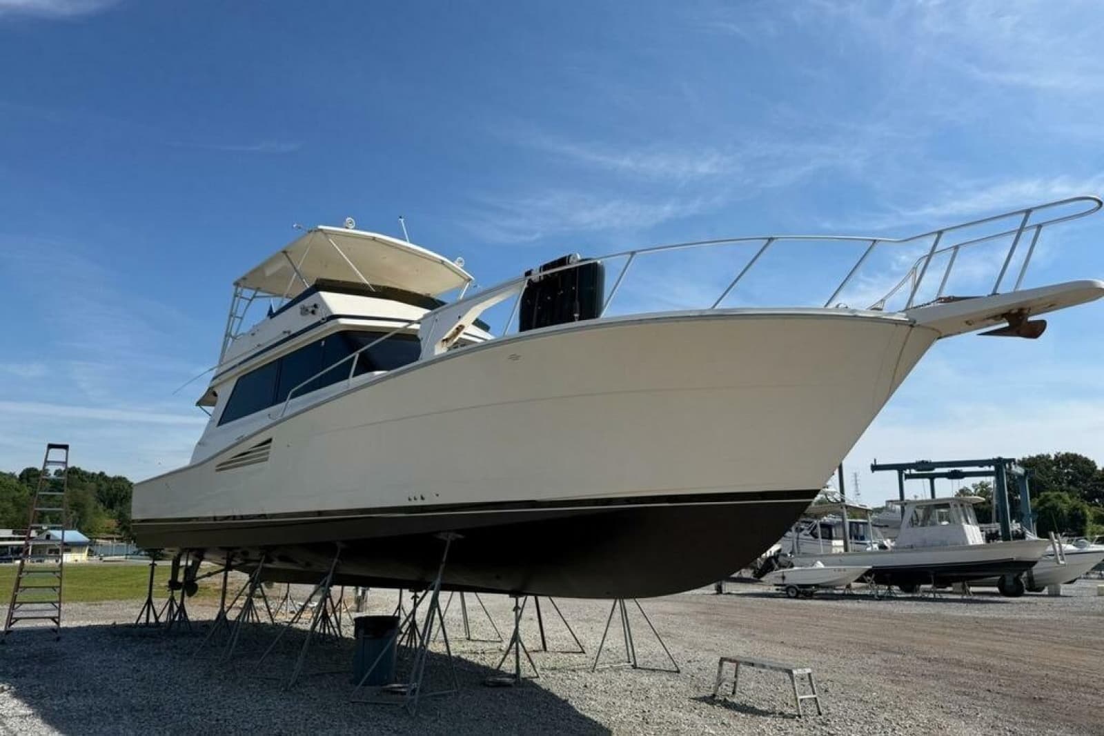 1990 Viking 53 Convertible - Photo 35