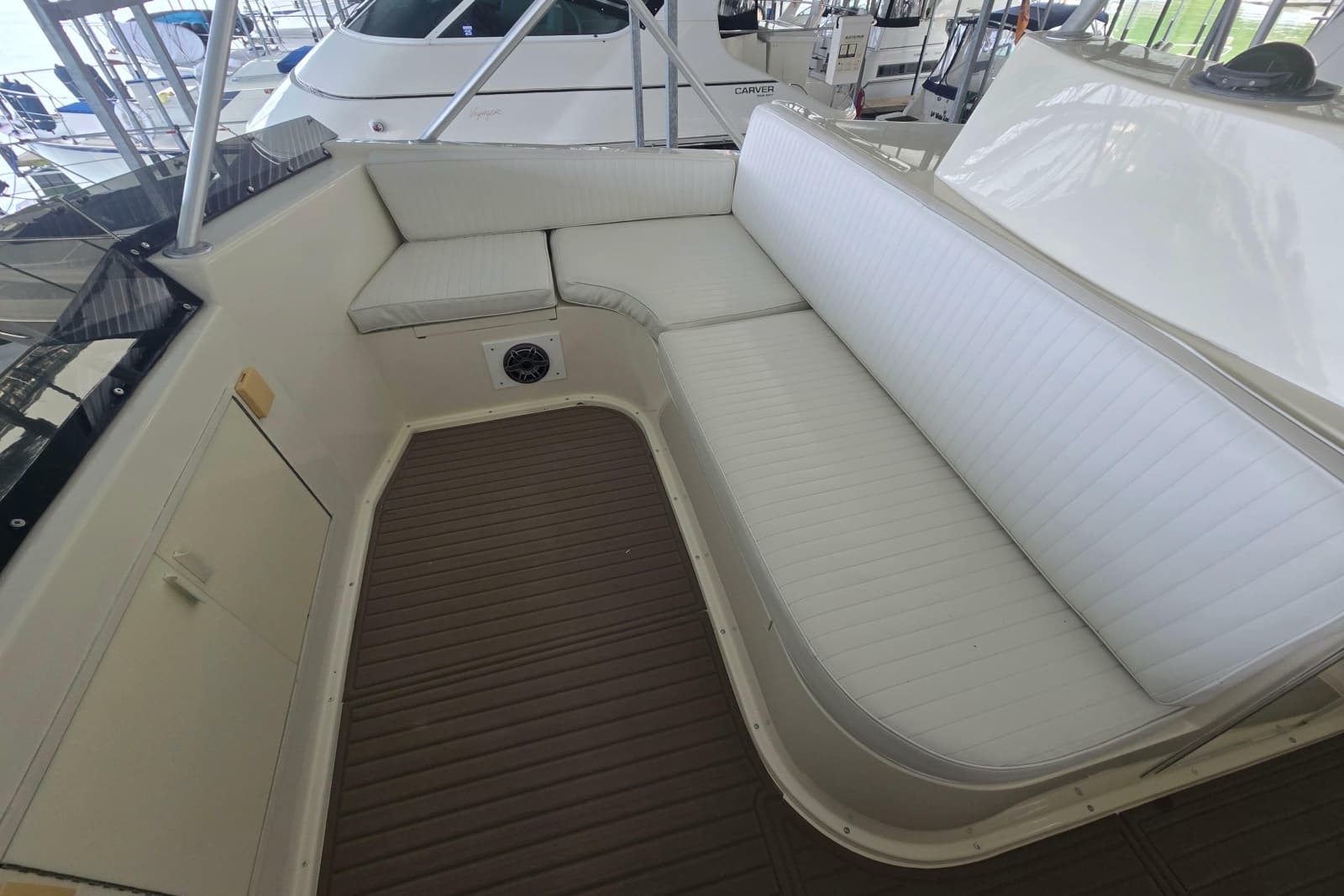 1990 Viking 53 Convertible - Photo 25