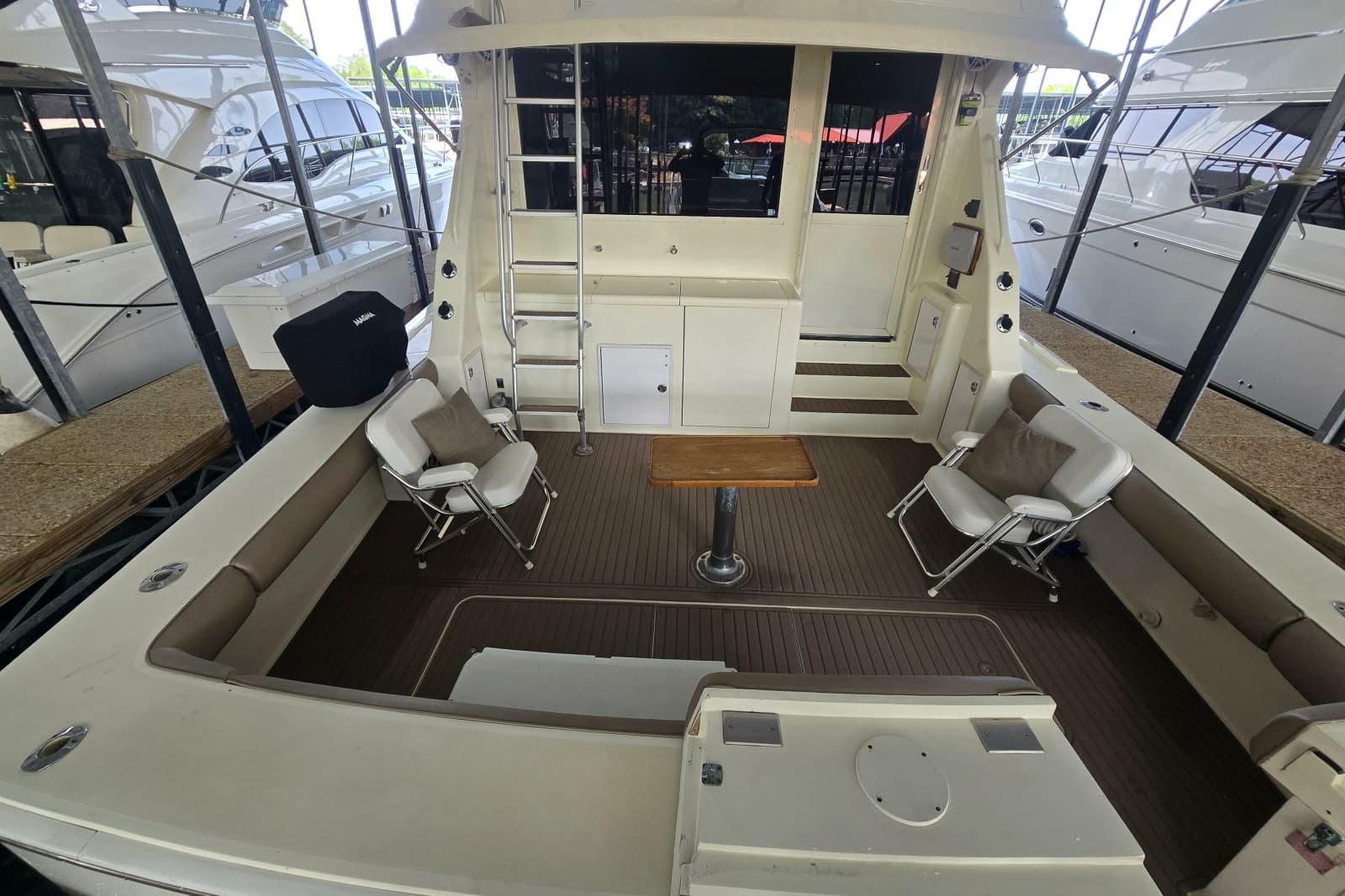 1990 Viking 53 Convertible - Photo 22