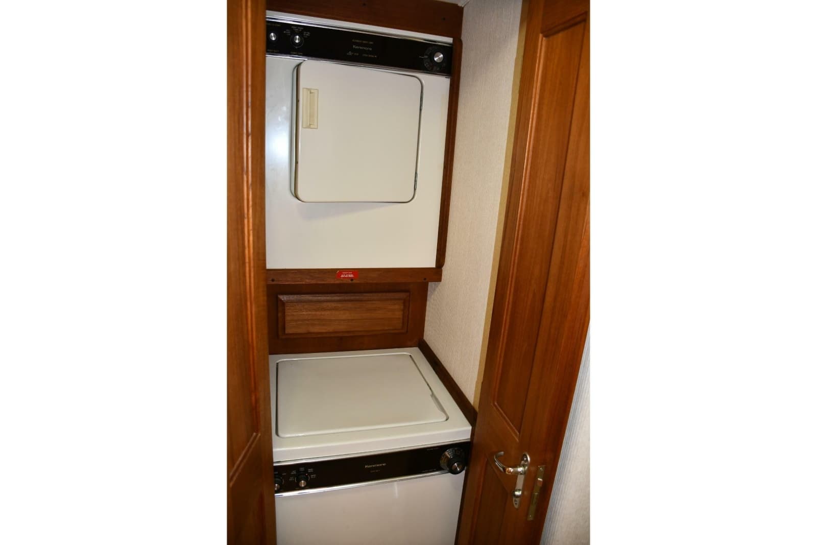 1990 Viking 53 Convertible - Photo 14