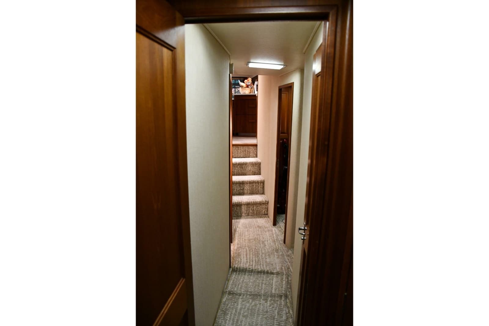 1990 Viking 53 Convertible - Photo 17