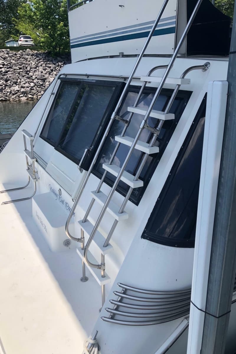 1989 Bluewater Yachts 55' Coastal Cruiser - Photo 21