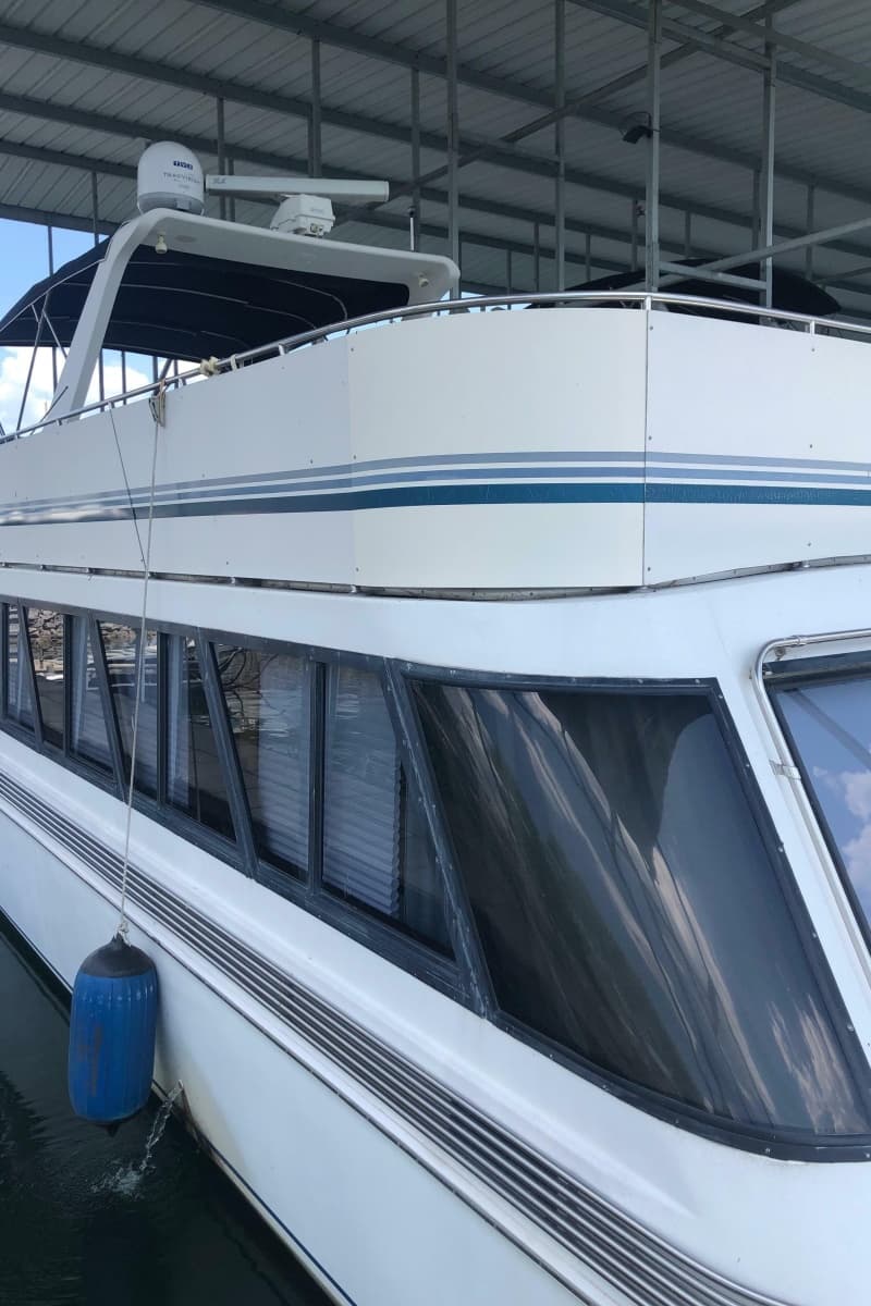 1989 Bluewater Yachts 55' Coastal Cruiser - Photo 20