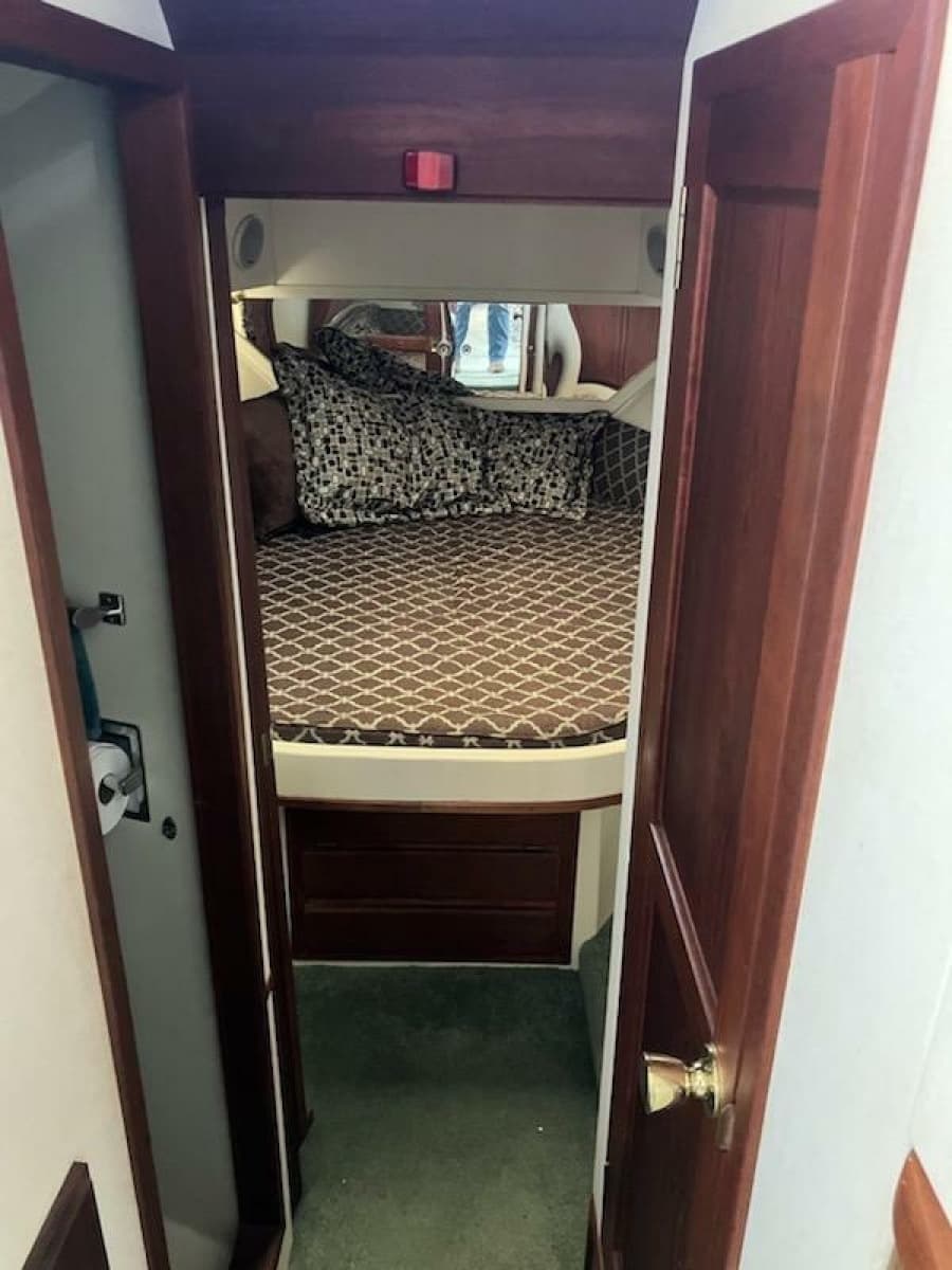1989 Bluewater Yachts 55' Coastal Cruiser - Photo 10