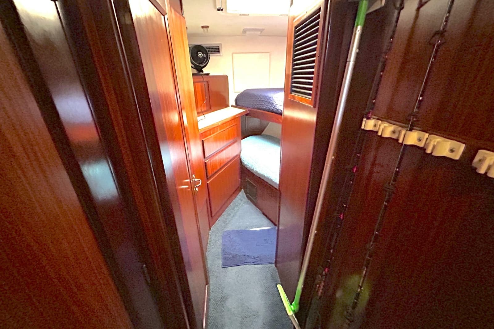 1989 Hatteras 45 Convertible - Photo 33