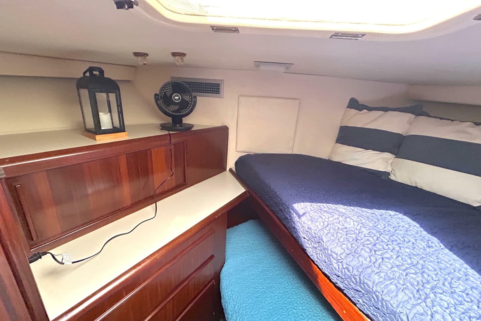 1989 Hatteras 45 Convertible - Photo 35