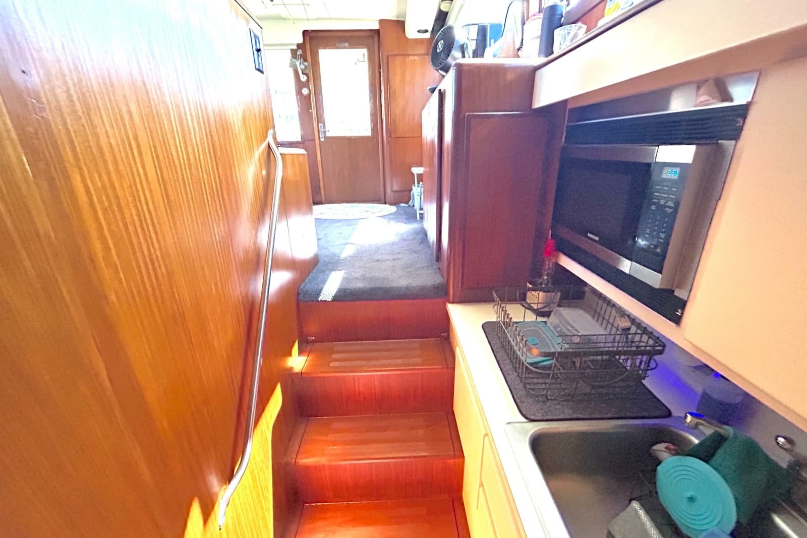 1989 Hatteras 45 Convertible - Photo 32