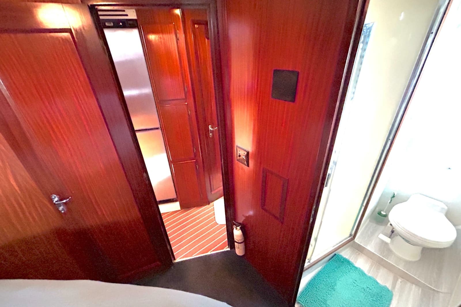 1989 Hatteras 45 Convertible - Photo 43