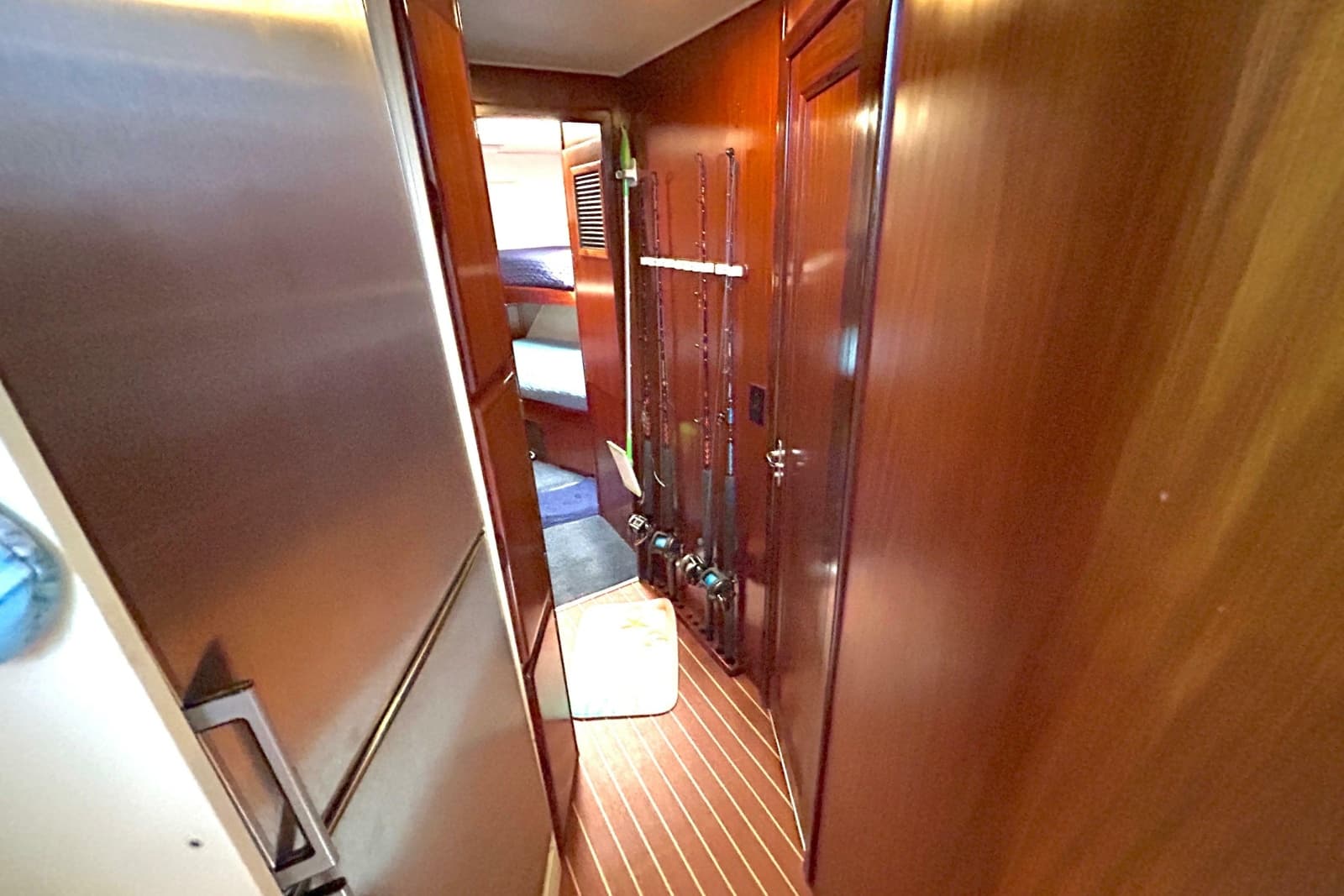 1989 Hatteras 45 Convertible - Photo 31
