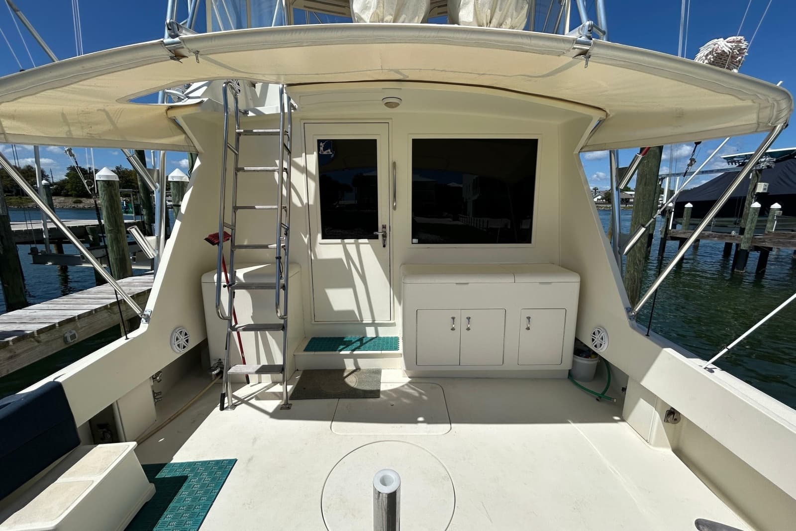 1989 Hatteras 45 Convertible - Photo 11