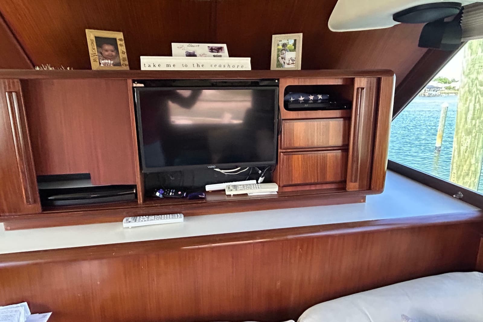 1989 Hatteras 45 Convertible - Photo 23