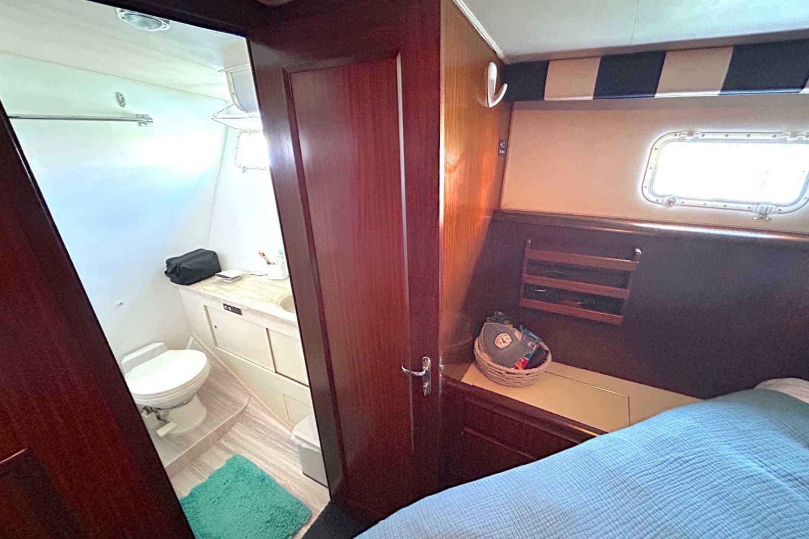 1989 Hatteras 45 Convertible - Photo 41