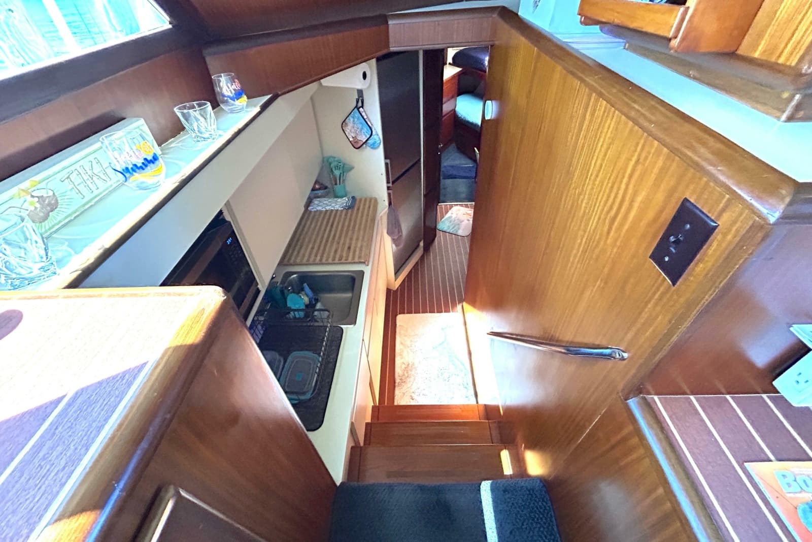 1989 Hatteras 45 Convertible - Photo 27