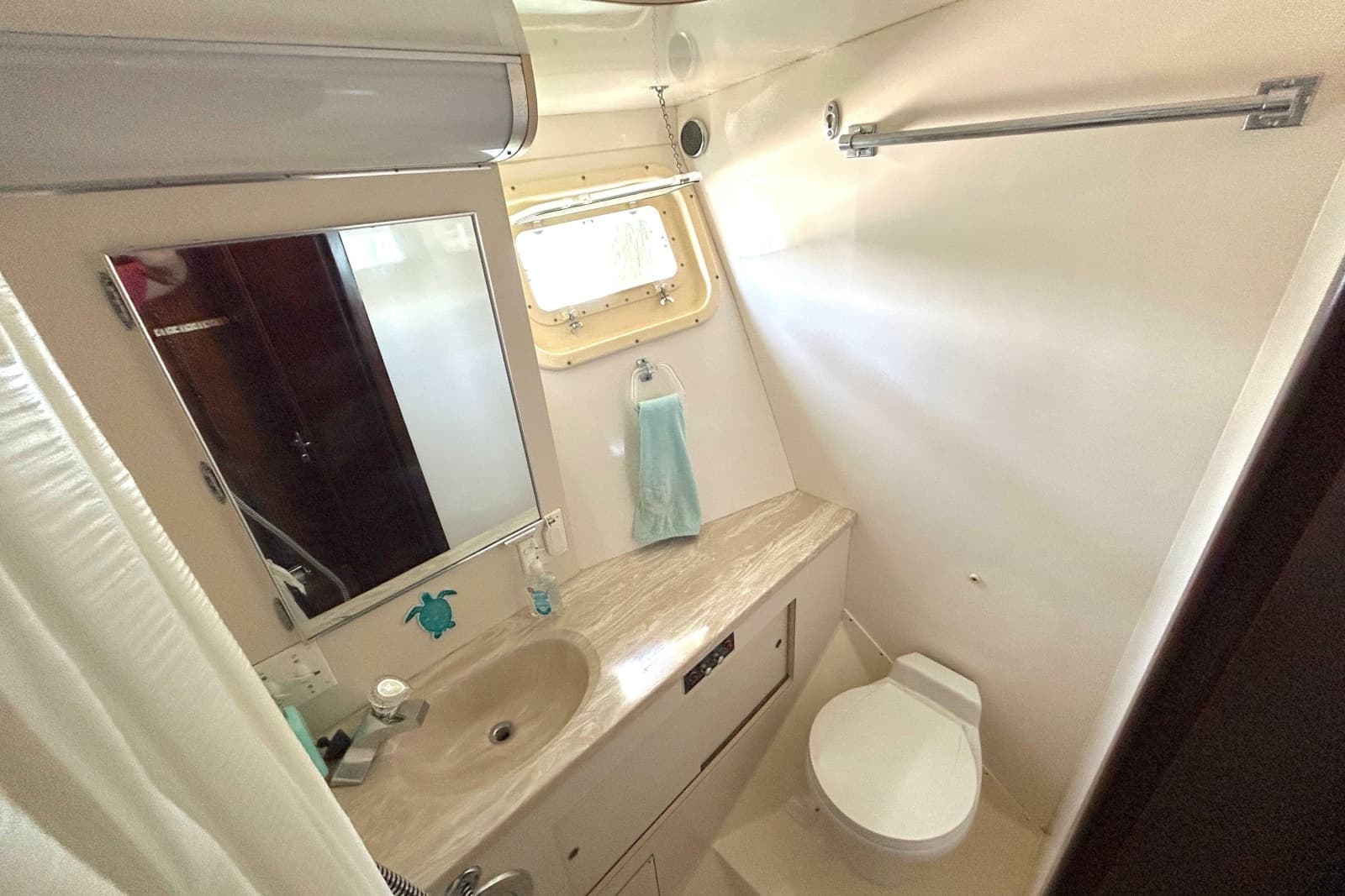 1989 Hatteras 45 Convertible - Photo 37