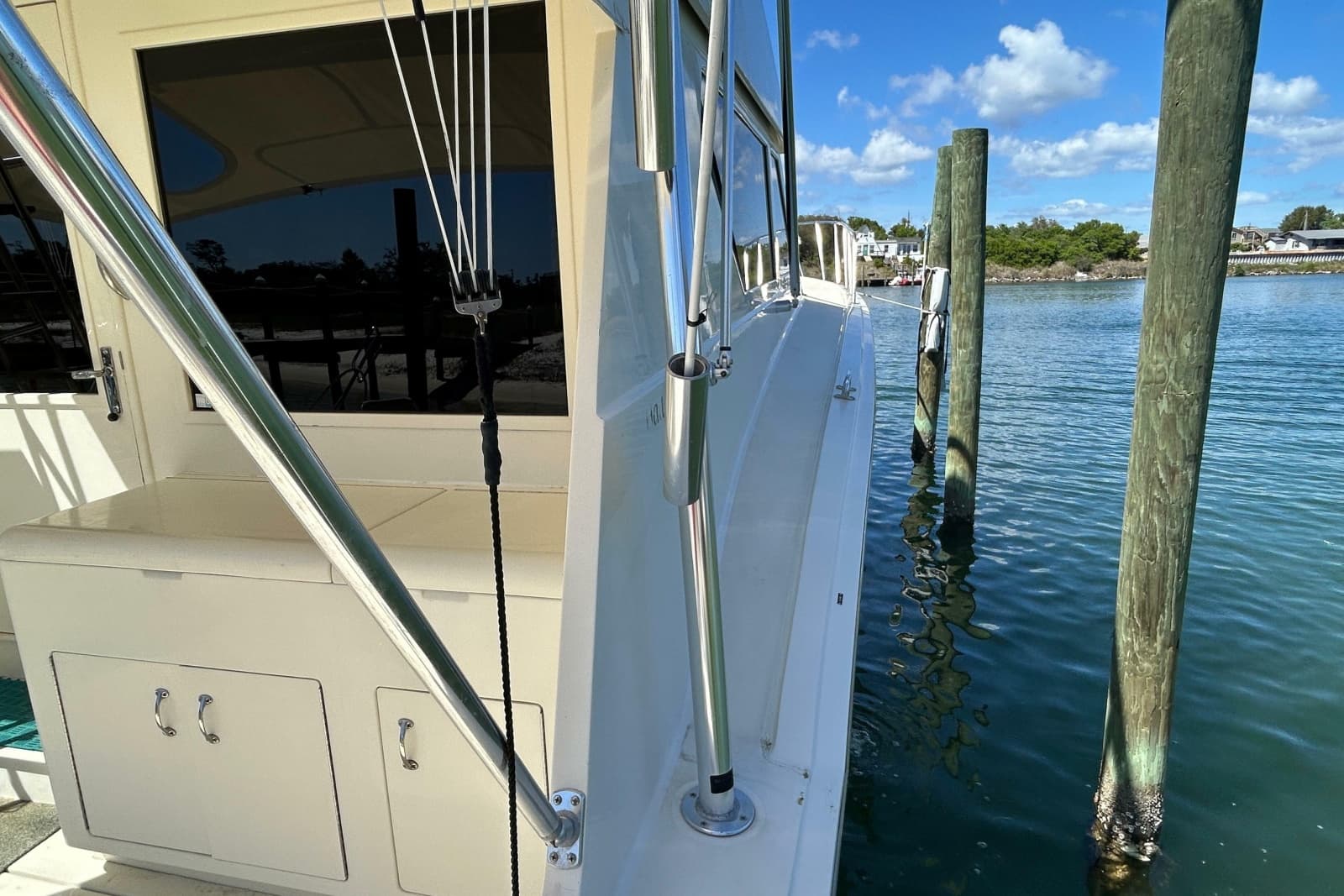 1989 Hatteras 45 Convertible - Photo 18